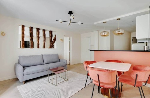 Quartier Saint-Georges Apartment | A Bright 1-BR/1BA in Saint-Lazare