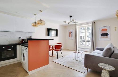 Quartier Saint-Georges Apartment | A Bright 1-BR/1BA in Saint-Lazare