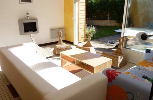 La Bourboule House | A bright and spacious gîte with a garden