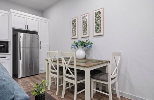 Greenville Hotel | A Bright & Comfortable 3BR Home | Greenville Gem