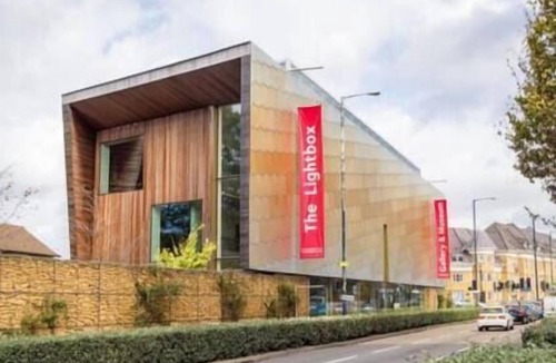 Woking Apartment | A bright, quiet and airy modern apartment.