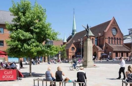 Woking Apartment | A bright, quiet and airy modern apartment.