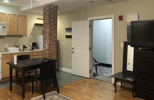 Cleveland Circle Apartment | A bright studio in prime commute location, steps to Green line C&D.