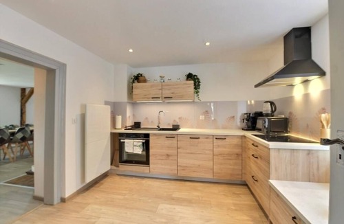 Geishouse House | A bucolic setting, surrounded by mountains with panoramic views.