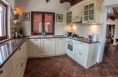 Pomer Villa | A/C 4 bedroom Villa, Pool, sea views beach 6 minutes walk. Sleeps 8 people.