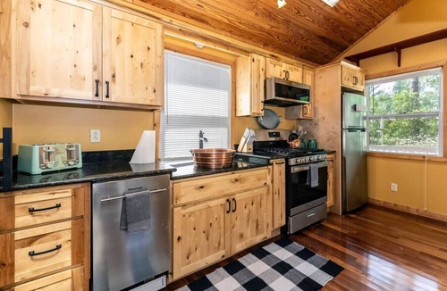 Homosassa Cabin | A/C, Firepit, Grill, Pet Friendly