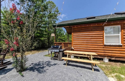 Homosassa Cabin | A/C, Firepit, Grill, Pet Friendly
