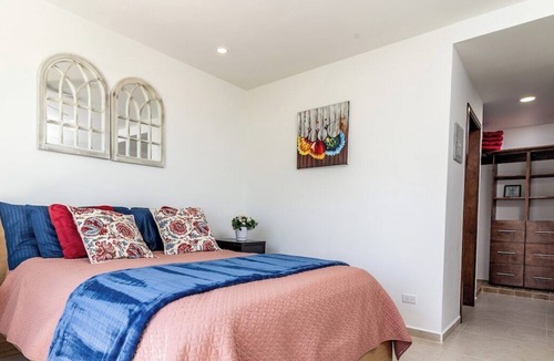 La Joya Apartment | A/C*King Bed*Pool*Ocean View