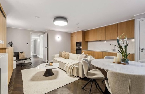 Westminster Apartment | ❄️ A/C. Lift 🛗 EarlyDrop ⏰ FlexPolicy 🔄 King 👑 Full Kitchen 👨‍🍳 W/D 🧺