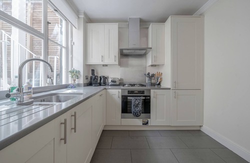 Westminster Apartment | ❄️ A/C. Lift 🛗 EarlyDrop ⏰ FlexPolicy 🔄 King 👑 Full Kitchen 👨‍🍳 W/D 🧺