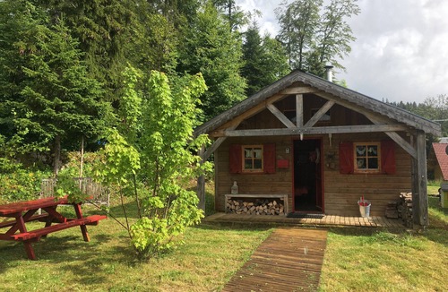 Premanon Ski Chalet | A CABANE D'ECRIVAINE: 200m from forest tracks and paths