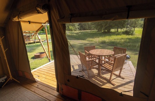 Onalaska RV Rental | A Calm and Cozy Lakeside Glamping Retreat Awaits