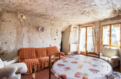 Faverolles House | A cave house with a historic charm