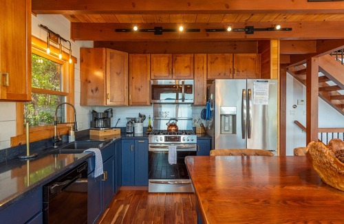 Old Fort Cabin | A Celestial Chalet | Pets, Hot Tub & Majestic Mountain Views!