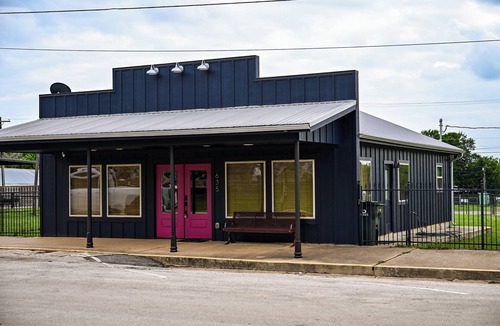 Lexington Cottage | A central getaway for anyone craving charm, simplicity, and local flavor!