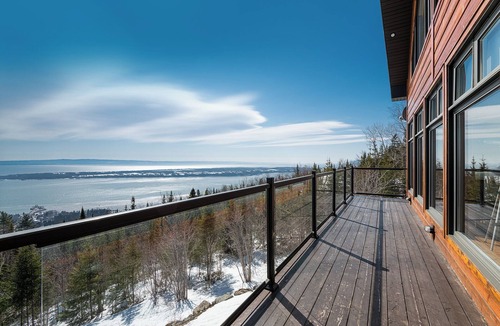Saint-Joseph-de-la-Rive House | A chalet respecting the traditions