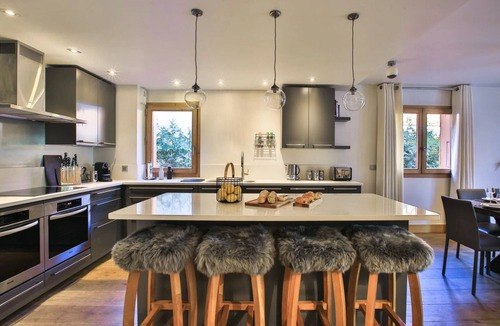 Chamonix City Centre Ski Chalet | A Chamonix beauty with Private Deck & Jaccuzi with Mesmerizing Mont Blanc Views