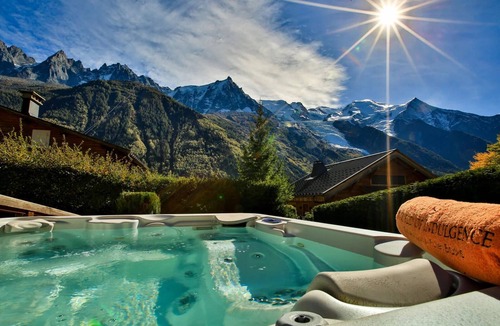 Chamonix City Centre Ski Chalet | A Chamonix beauty with Private Deck & Jaccuzi with Mesmerizing Mont Blanc Views