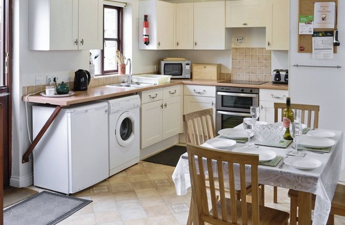 Lerryn Cottage | A characterful holiday home with an attractive open plan layout.