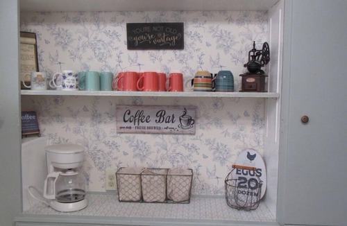 Thermopolis House | A Charming 100+ year old vintage farmhouse that has been updated with modern amenities.