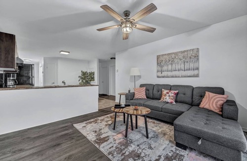 Gatineau Apartment | A charming 3-bedroom home with a view of the river.