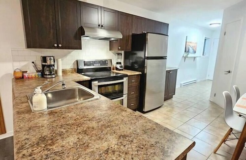 Gatineau Apartment | A charming 3-bedroom home with a view of the river.