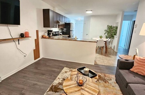 Gatineau Apartment | A charming 3-bedroom home with a view of the river.