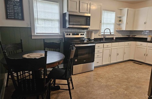 Greeneville Cottage | A Charming Craftsman's Cottage that is 5 minute walk from downtown Greeneville.