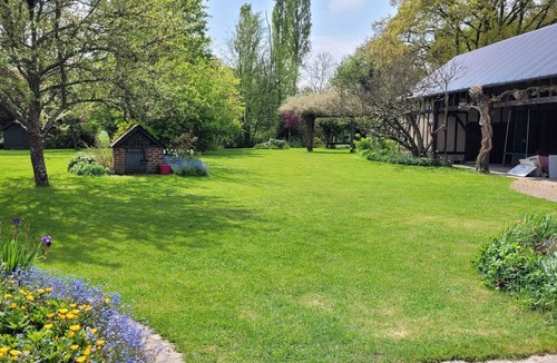 Yevres House | A charming house in a green setting