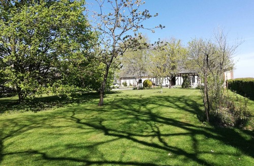 Yevres House | A charming house in a green setting