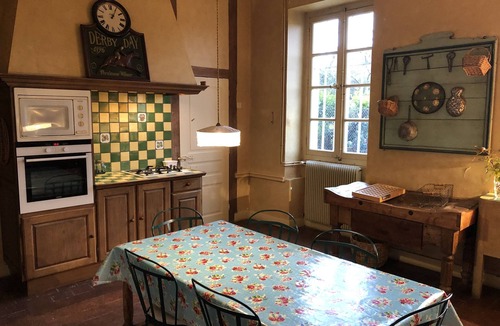 Chaignay House | A charming house with a pool.