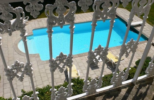 Chaignay House | A charming house with a pool.