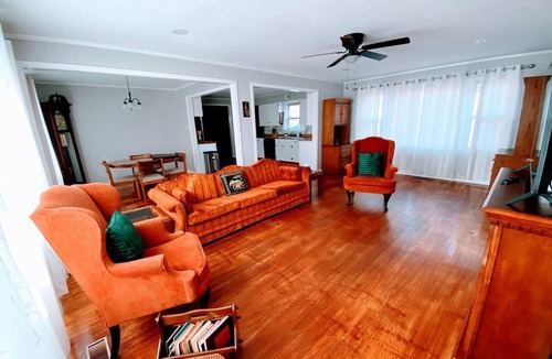 Little Rock House | A charming-spacious home ideal for a family getaway, telecommuting or long stays