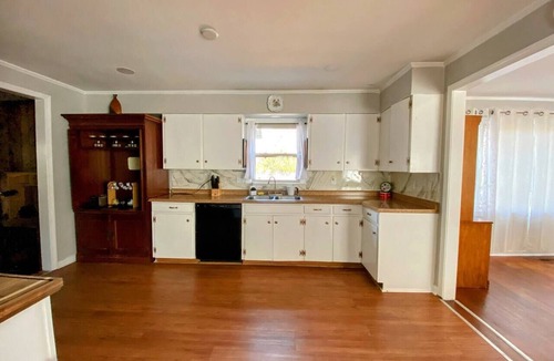 Little Rock House | A charming-spacious home ideal for a family getaway, telecommuting or long stays