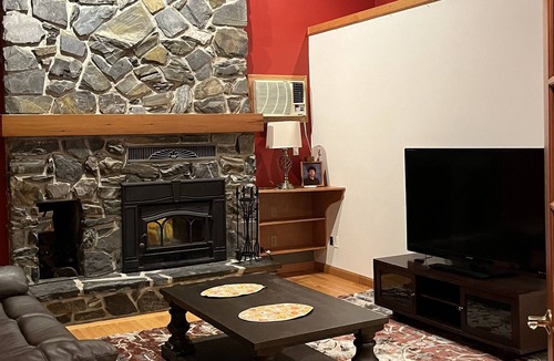 Lewiston Apartment | A Charming Suite