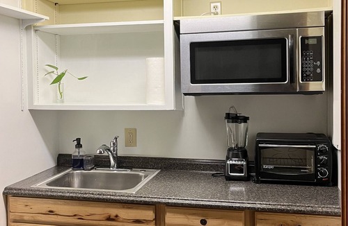 Lewiston Apartment | A Charming Suite