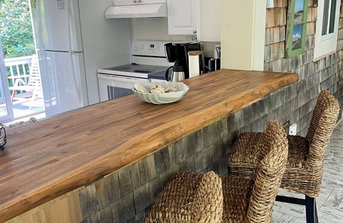 Edgartown Cottage | A Charming Vineyard Cottage Just Off the Pond