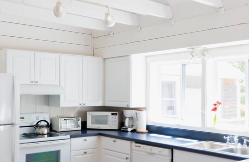 Edgartown Cottage | A Charming Vineyard Cottage Just Off the Pond