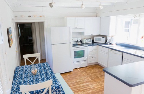 Edgartown Cottage | A Charming Vineyard Cottage Just Off the Pond