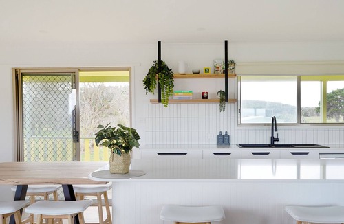Bolwarra House | A cheerful home at the beach!