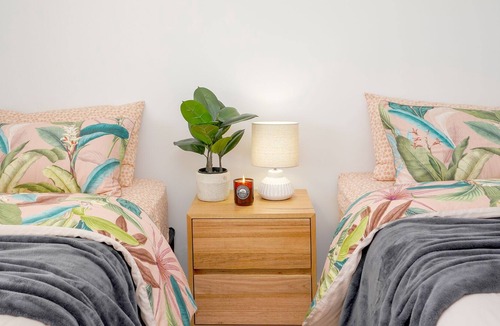 Bolwarra House | A cheerful home at the beach!