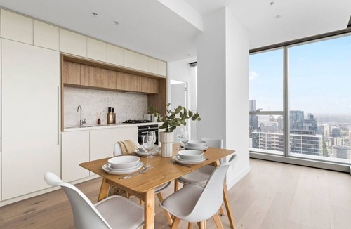 Melbourne Central Business District Apartment | A Chic 2BR Apt With Panoramic Views, Free Parking