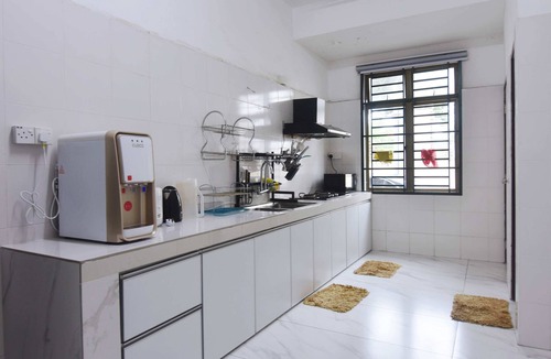 Tebrau House | A Chic & Comfy 4BR Home with Private Pool