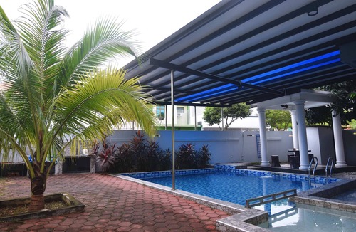 Tebrau House | A Chic & Comfy 4BR Home with Private Pool