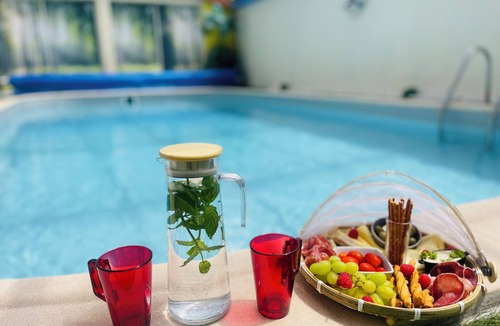 Houdancourt House | A cinema experience and a large private swimming pool in a peaceful setting