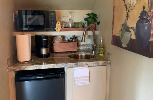 North Woodbridge Apartment | A classic barn loft, reinterpreted.