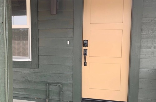 North Woodbridge Apartment | A classic barn loft, reinterpreted.