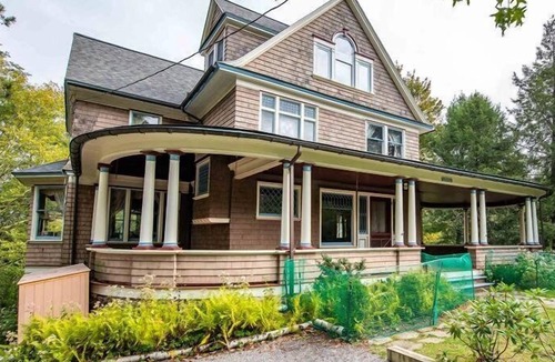 Eagles Mere Cottage | A classic "Fitch" Cottage just a short stroll from the town in Eagles Mere