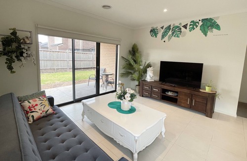 Truganina House | A comfortable 4 bedrooms house