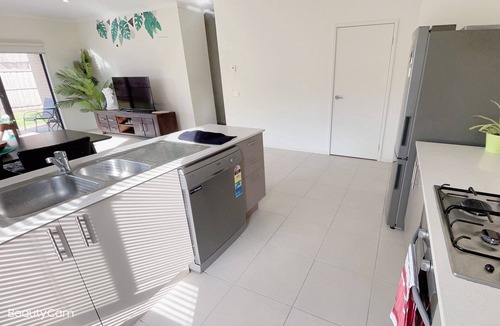 Truganina House | A comfortable 4 bedrooms house